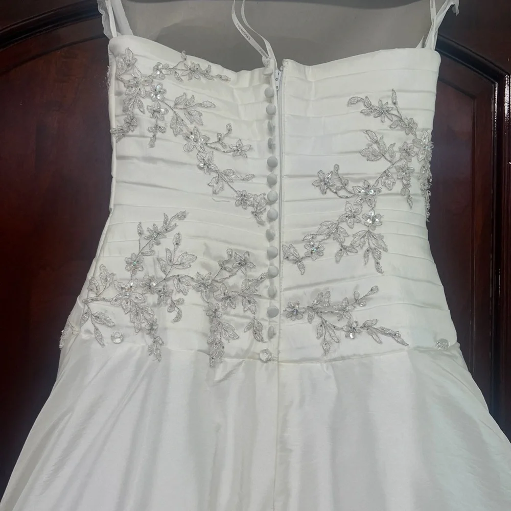 PRONOVIAS wedding dress excellent condition size 8. Worn once. Gorgeous. - Picture 8 of 10